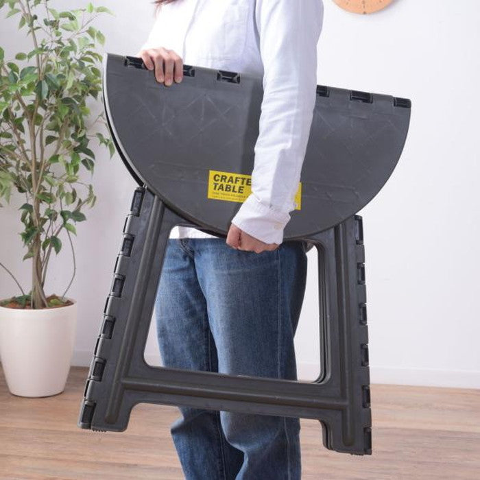 クラフターテーブル サークル ブラック グリーン サンドベージュ W58×D58×H46 クラフターテーブル 机 折りたたみテーブル フォールディングテーブル 円形 円卓 サークル アウトドア 屋外 野外 キャンプ BBQ ポリプロピレン 持ち運び コンパクト サンドベージュ グリーン カーキ ブラック azu-lfs-414の画像