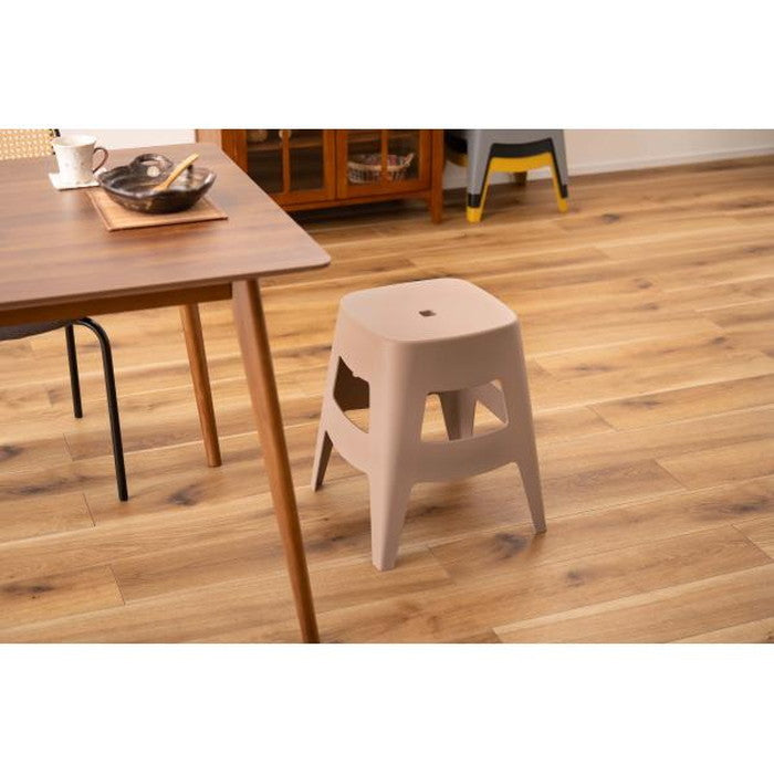 ペポ スツール ブラック グレー ローズベージュ イエロー W38×D38×H45 スツール スタッキング スタッキングスツール 椅子 イス いす プラスチック お手入れ簡単 シンプル コンパクト 省スペース モダン 予備椅子 来客用 おしゃれ ブラック グレー ベージュ イエロー azu-pc-865の画像