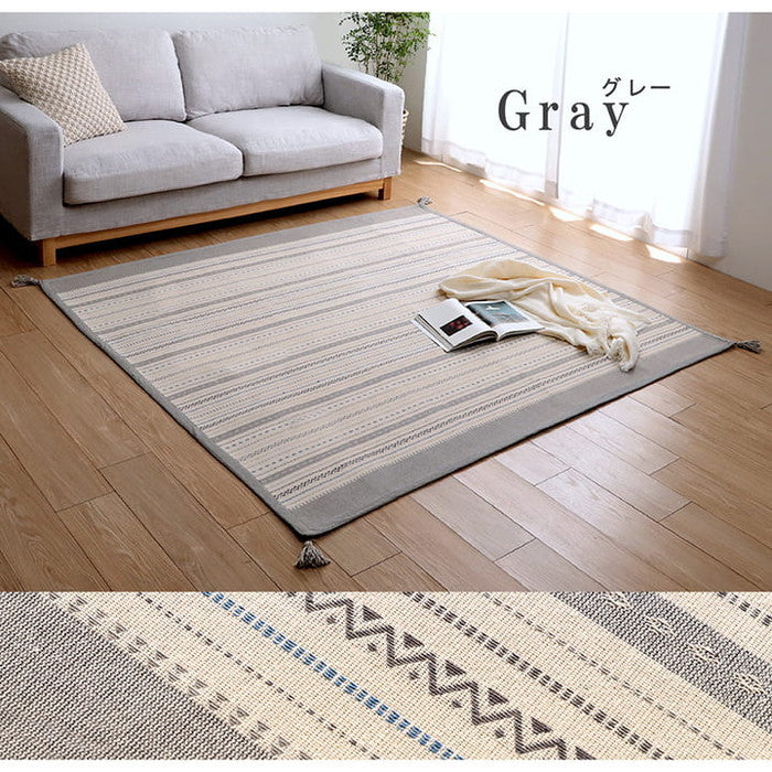 ラグ 正方形 インド綿 吸湿性 シンプル ナチュラル 幾何学 ボーダー タッセル付き コンパクト 約2畳 約185×185cm ホットカーペット対応 床暖房対応 オールシーズン ブルー グレー ihk-1290730045502の画像