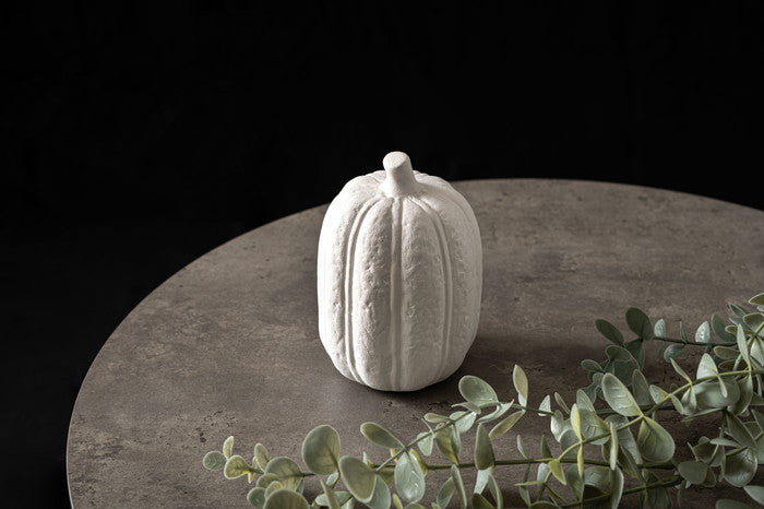 フルーツオブジェ 置物 ブラック ホワイト W8.5×D8.5×H12  azu-cly-42の画像