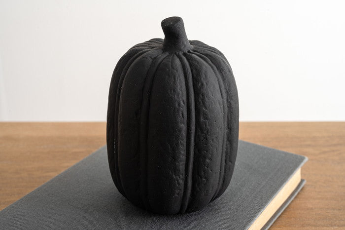 フルーツオブジェ 置物 ブラック ホワイト W8.5×D8.5×H12  azu-cly-42の画像