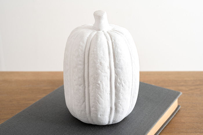 フルーツオブジェ 置物 ブラック ホワイト W8.5×D8.5×H12  azu-cly-42の画像