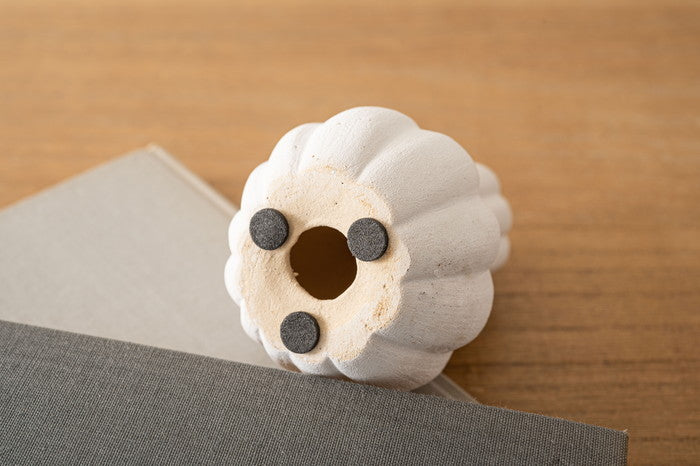 フルーツオブジェ 置物 ブラック ホワイト W8×D8×H12  azu-cly-43の画像