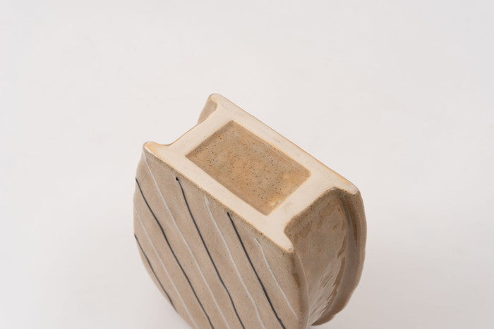 フラワーベース ベージュ グレー W17×D7.5×H21  azu-cly-70の画像