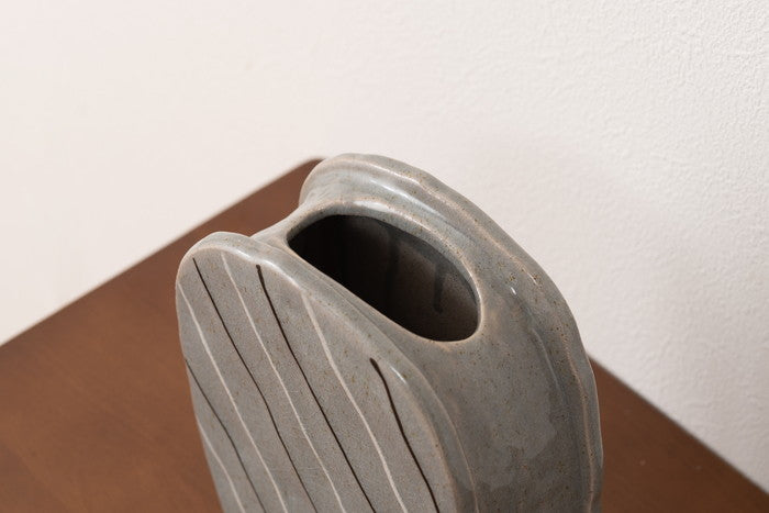 フラワーベース ベージュ グレー W17×D7.5×H21  azu-cly-70の画像