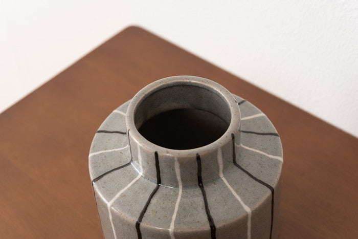 フラワーベース ベージュ グレー W15×D15×H14  azu-cly-72の画像