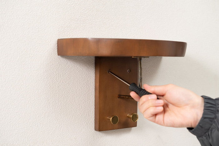 タオルハンガー ブラウン 約W30×D14×H18 タオルハンガー タオル掛け タオルホルダー 壁掛け 収納 収納棚 木製 天然木 ブラウン マホガニー材 マホガニー 木 おしゃれ シンプル ナチュラル 北欧 カントリー カントリー調 ゴールド 金 金色 azu-jw-223の画像