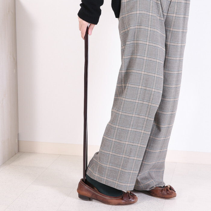 靴べら ヘレナ 樟木 70cm DBR ダークブラウン 完成品 W40×D700×H20mm 0.1kg fj-17565の画像