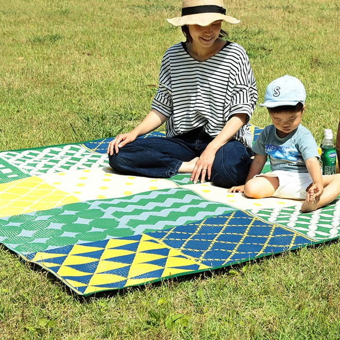 パッチワーク調 洗える ラグ アウトドア 収納袋付き 国産 日本製 丈夫 約174×174cm 江戸間2畳 グリーン レッド ihk-1090260123604の画像