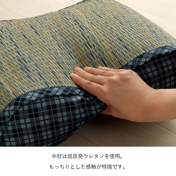 クッション 大フィット 腰当 い草 チェック柄 調湿 空気清浄 お手入れ簡単 約40×30×12cm ベージュ ブルー ihk-1142260021402の画像