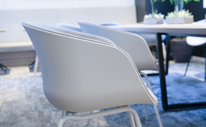 モーブ ダイニング チェア スチールレッグ ハーフカバー MAUVE Dining Chair SteelLeg HalfCover シェル 白 黒 内側 ファブリック 3年保証付 デザイナーズ ジェネリック家具 リプロダクト inv-665h-qeの画像