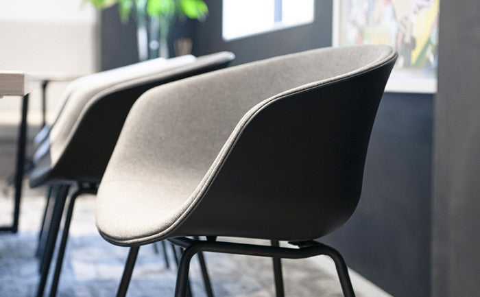 モーブ ダイニング チェア スチールレッグ ハーフカバー MAUVE Dining Chair SteelLeg HalfCover シェル 白 黒 内側 ファブリック 3年保証付 デザイナーズ ジェネリック家具 リプロダクト inv-665h-qeの画像
