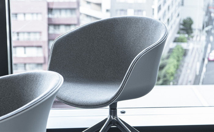 モーブ ダイニング チェア キャスターレッグ MAUVE Dining Chair CasterLeg シェル 白のみ 内側 ファブリック 3年保証付 デザイナーズ ジェネリック家具 リプロダクト inv-665hの画像