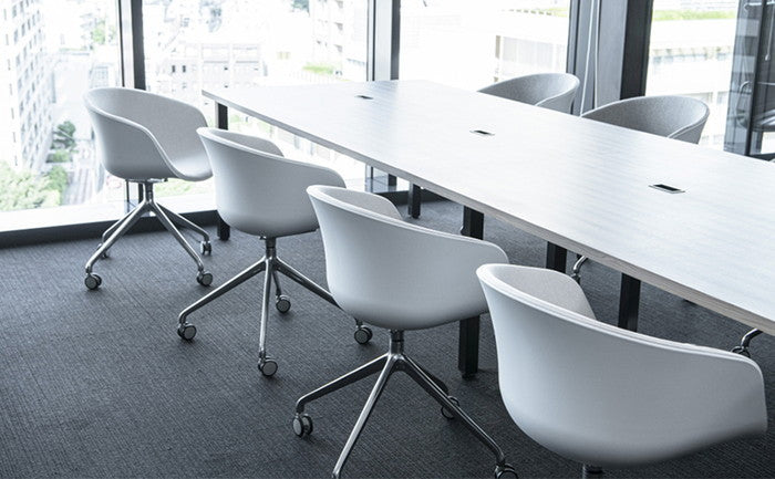 モーブ ダイニング チェア キャスターレッグ MAUVE Dining Chair CasterLeg シェル 白のみ 内側 ファブリック 3年保証付 デザイナーズ ジェネリック家具 リプロダクト inv-665hの画像