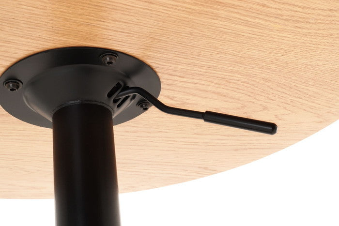 ラウンドリフトテーブル 天板： オーク突板仕上げ 脚部：アルミナムダイキャストポリッシュ仕上げ 直径66xH54-73 e-comfort デザイナーズ ジェネリック家具 リプロダクト  kwg-cts010-oakの画像