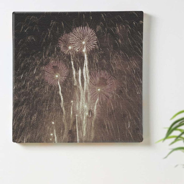 秦義之 花火 Yoshiyuki Hata Lサイズ 57cm×57cm アートパネル ファブリックパネル アートボード 壁掛け 日本製 ラッピング付き 店舗 カフェ ラウンジ ロビー ホテル 法人 lib-hat-0010-lの画像